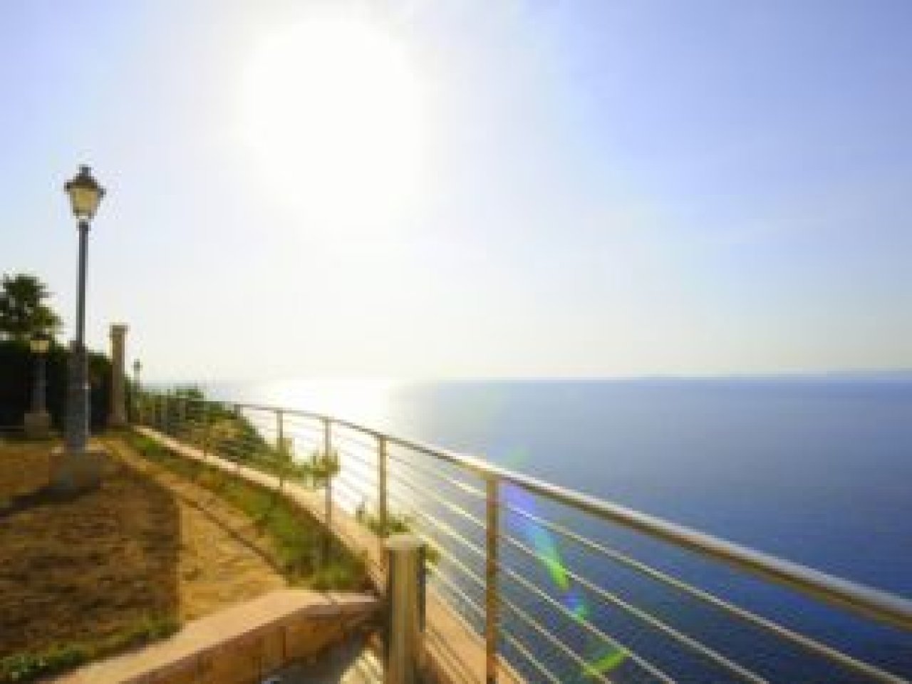 Haus in erster Linie mit Meerblick