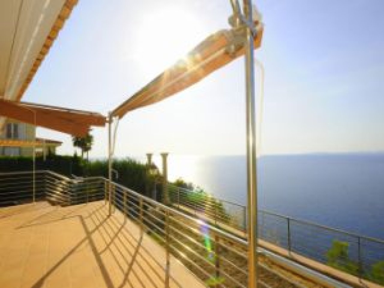 Haus in erster Linie mit Meerblick
