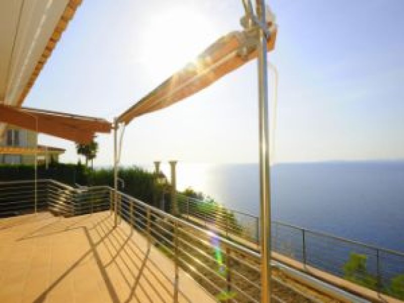 Haus in erster Linie mit Meerblick