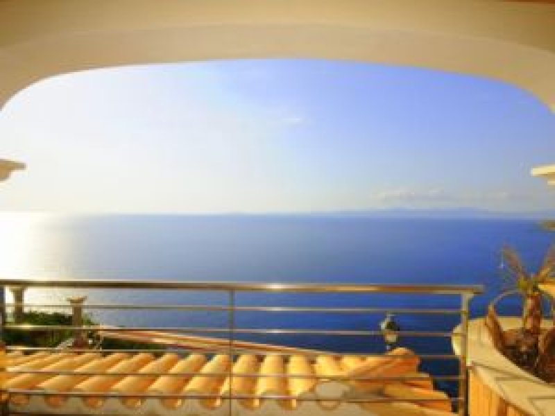 Haus in erster Linie mit Meerblick