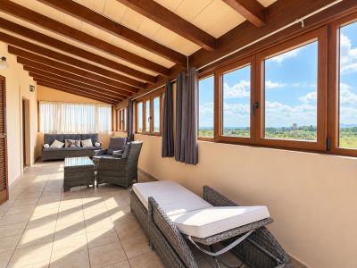 Haus mit Pool, großen Terrassen und Bergblick in Lloseta
