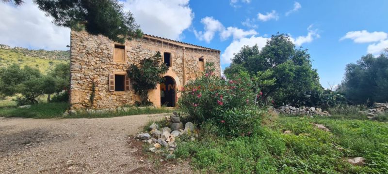 Haus zum Verkauf in einer sehr ruhigen Gegend 4 km von Sant Llorenç entfernt