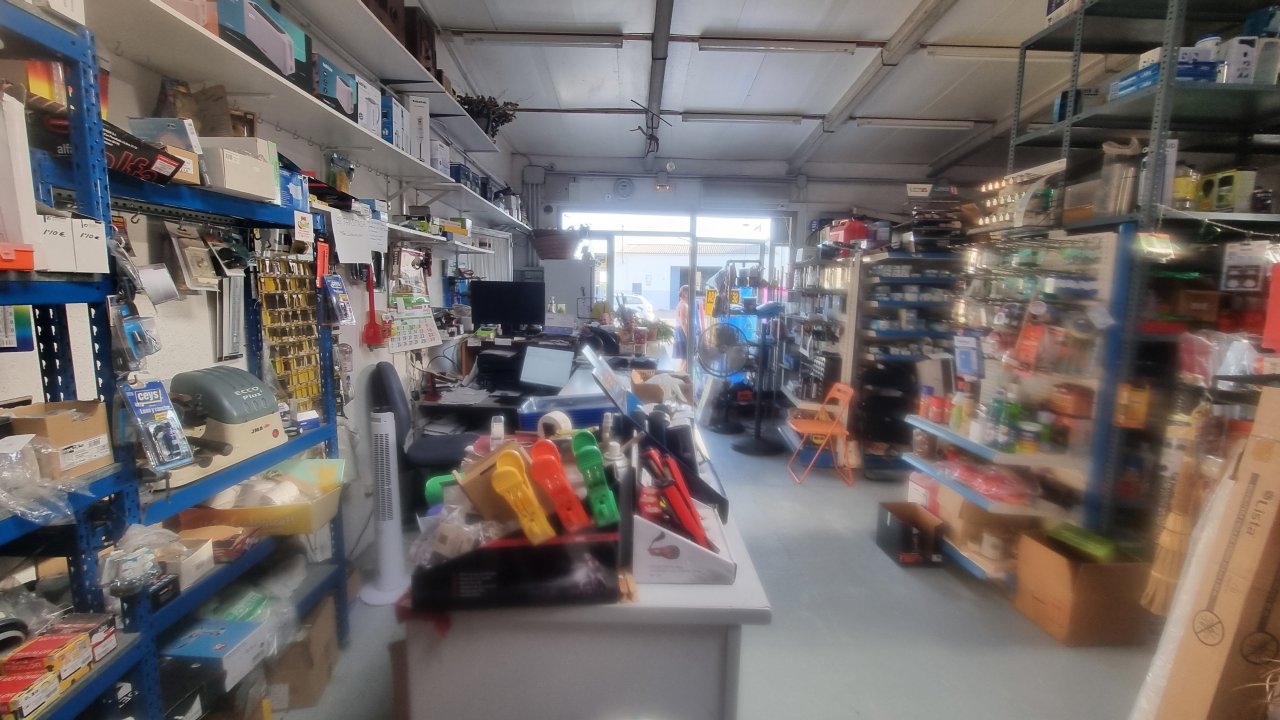 Tienda de artículos del hogar en venta - con o sin Traspaso --- Ses Salines _ L 01