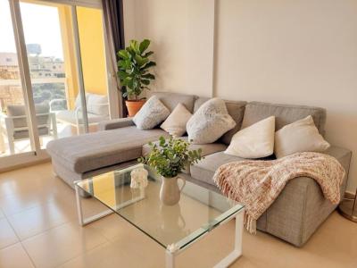 Bright, very nice apartment with communal pool