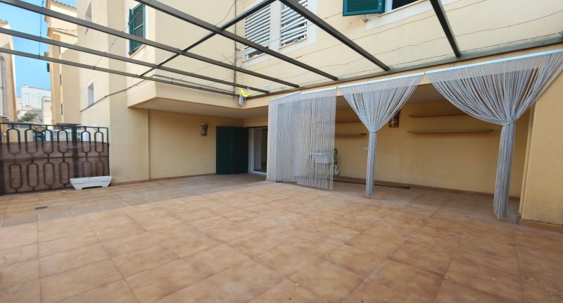Luminoso y espacioso apartamento con terraza y patio en Porto Christo -- AP 113 KN
