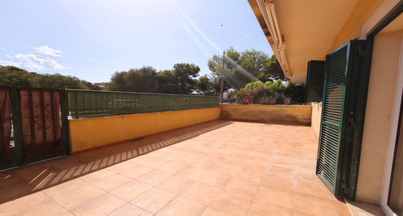 Luminoso y espacioso apartamento con terraza y patio en Porto Christo -- AP 113 KN