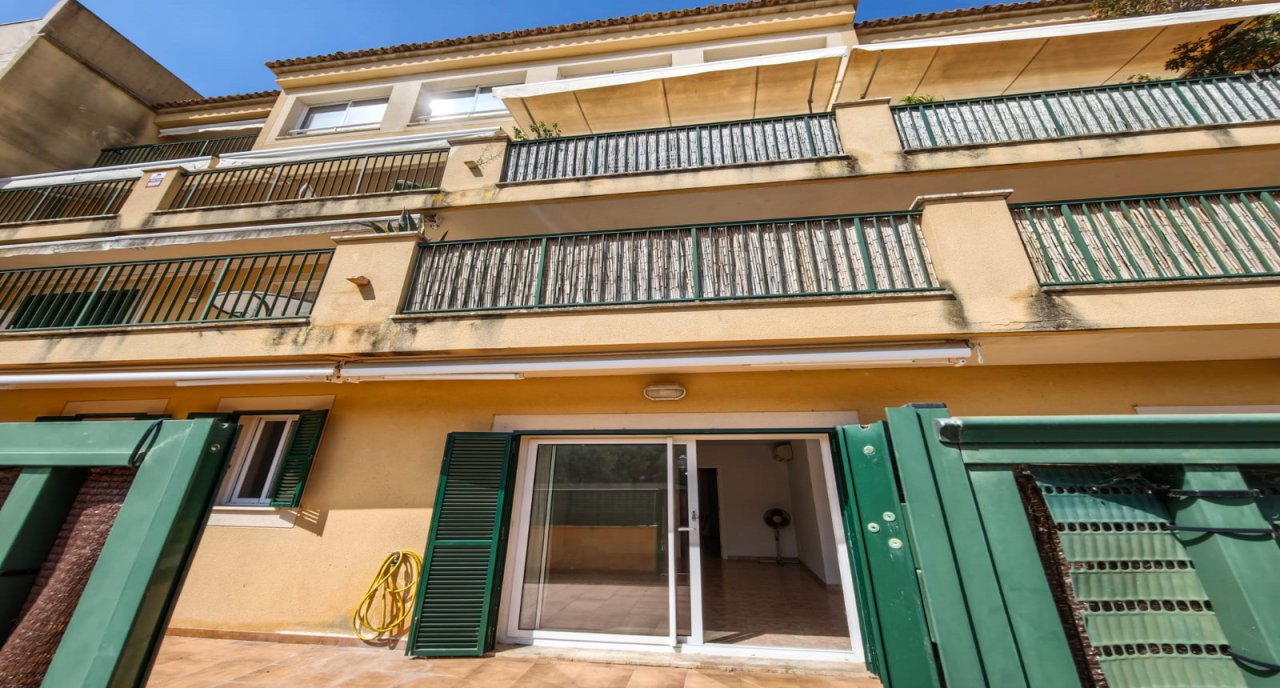 Luminoso y espacioso apartamento con terraza y patio en Porto Christo -- AP 113 KN