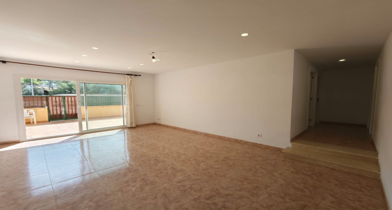 Luminoso y espacioso apartamento con terraza y patio en Porto Christo -- AP 113 KN
