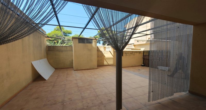Luminoso y espacioso apartamento con terraza y patio en Porto Christo -- AP 113 KN