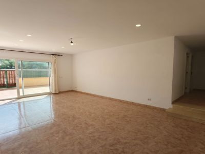 Luminoso y espacioso apartamento con terraza y patio en Porto Christo -- AP 113 KN