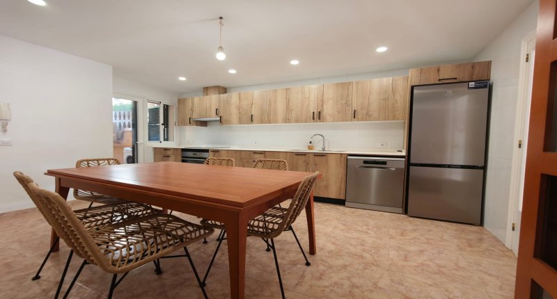 Luminoso y espacioso apartamento con terraza y patio en Porto Christo -- AP 113 KN