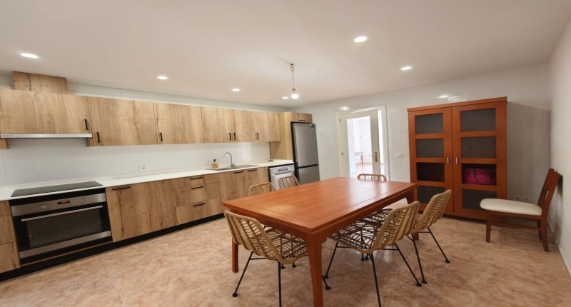 Luminoso y espacioso apartamento con terraza y patio en Porto Christo -- AP 113 KN