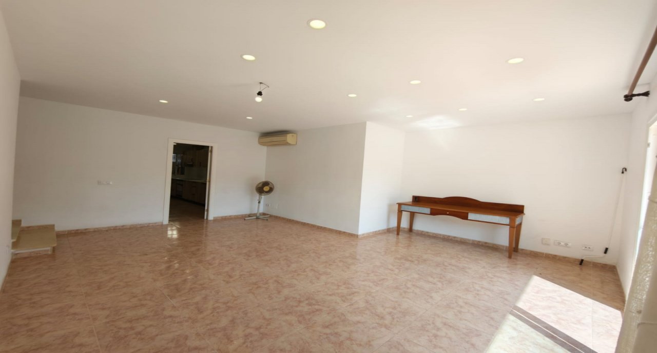 Luminoso y espacioso apartamento con terraza y patio en Porto Christo -- AP 113 KN