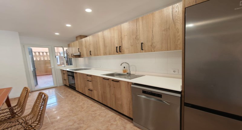 Luminoso y espacioso apartamento con terraza y patio en Porto Christo -- AP 113 KN