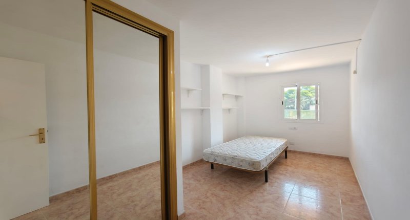 Luminoso y espacioso apartamento con terraza y patio en Porto Christo -- AP 113 KN