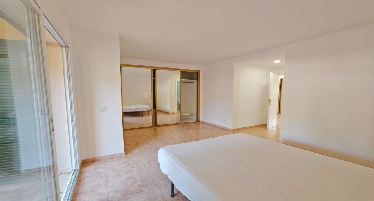 Luminoso y espacioso apartamento con terraza y patio en Porto Christo -- AP 113 KN