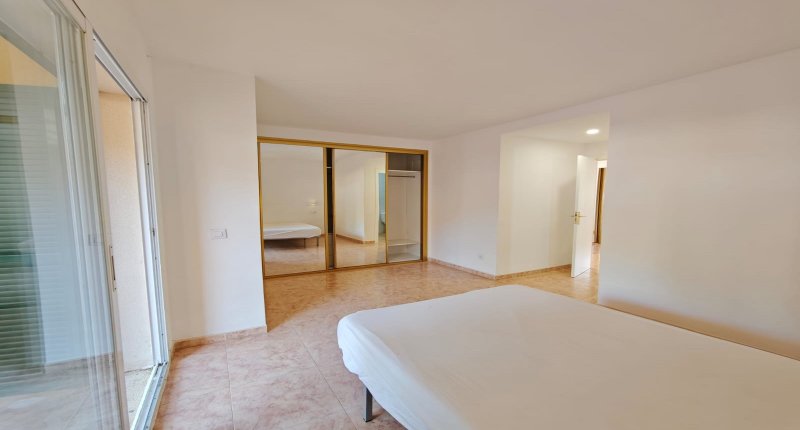 Luminoso y espacioso apartamento con terraza y patio en Porto Christo -- AP 113 KN