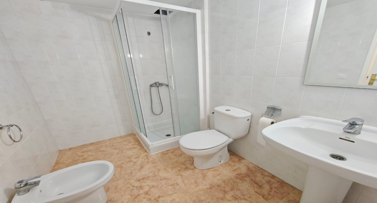 Luminoso y espacioso apartamento con terraza y patio en Porto Christo -- AP 113 KN