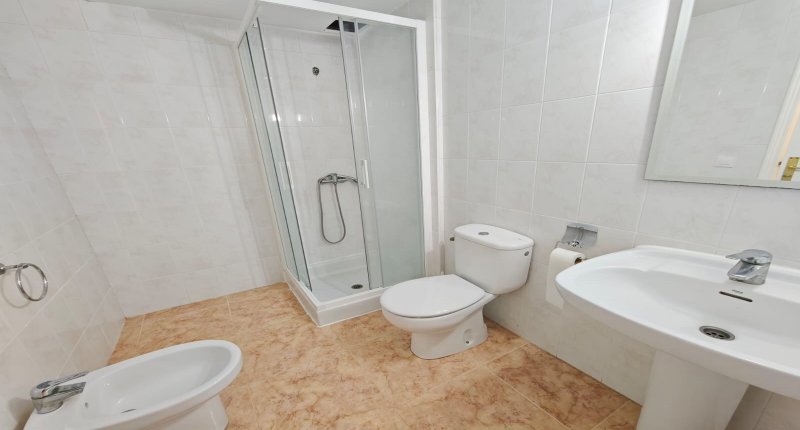 Luminoso y espacioso apartamento con terraza y patio en Porto Christo -- AP 113 KN