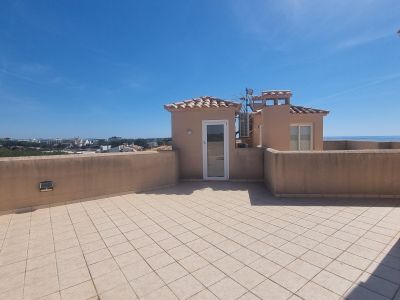 Helles und unmöbliertes AP mit Gemeinschaftspool in 1. Linie der Küste von Portocolom