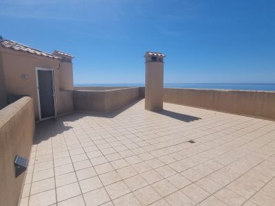 Helles und unmöbliertes AP mit Gemeinschaftspool in 1. Linie der Küste von Portocolom