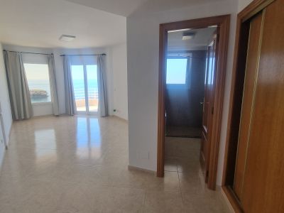 Helles und unmöbliertes AP mit Gemeinschaftspool in 1. Linie der Küste von Portocolom