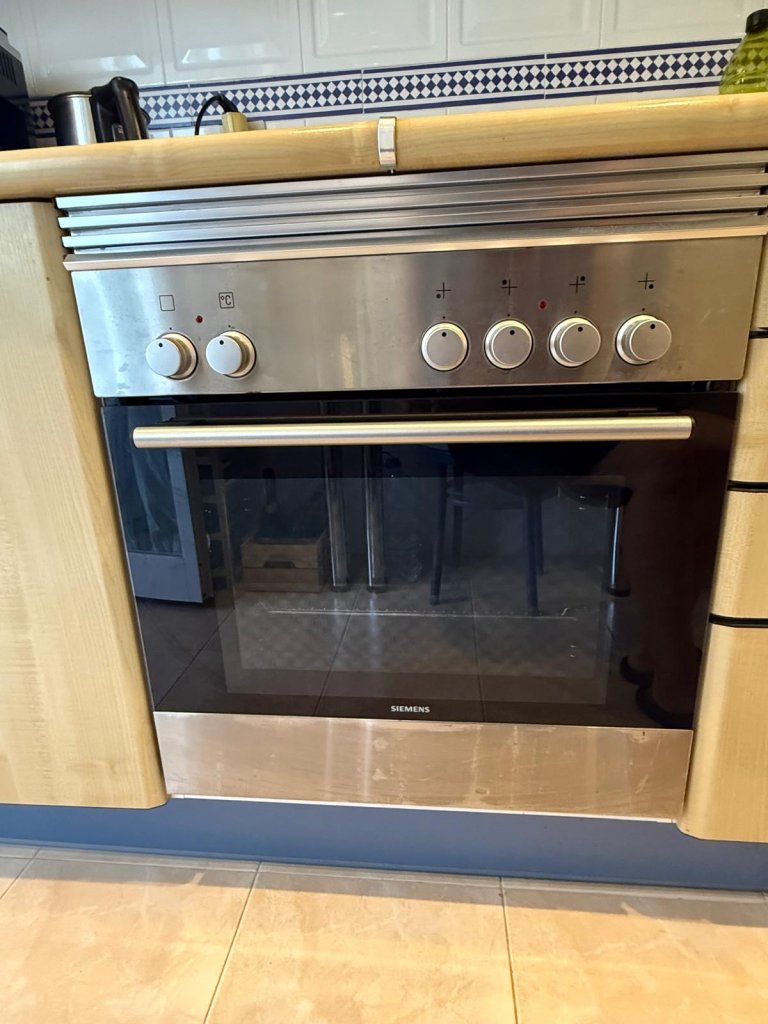 Cocina con Horno y Campana Extractora