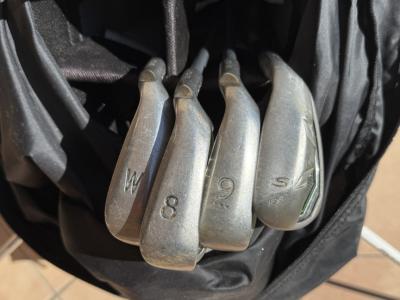 Herren-Golftasche mit komplettem Schlägersatz inkl. diverse Driver