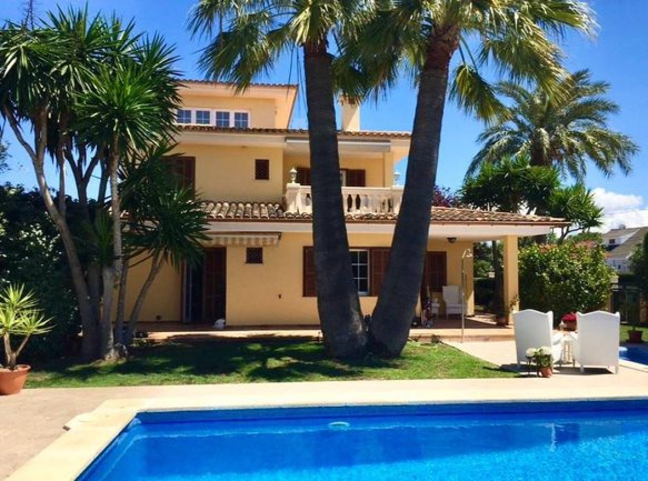 Herrliche Villa mit Pool