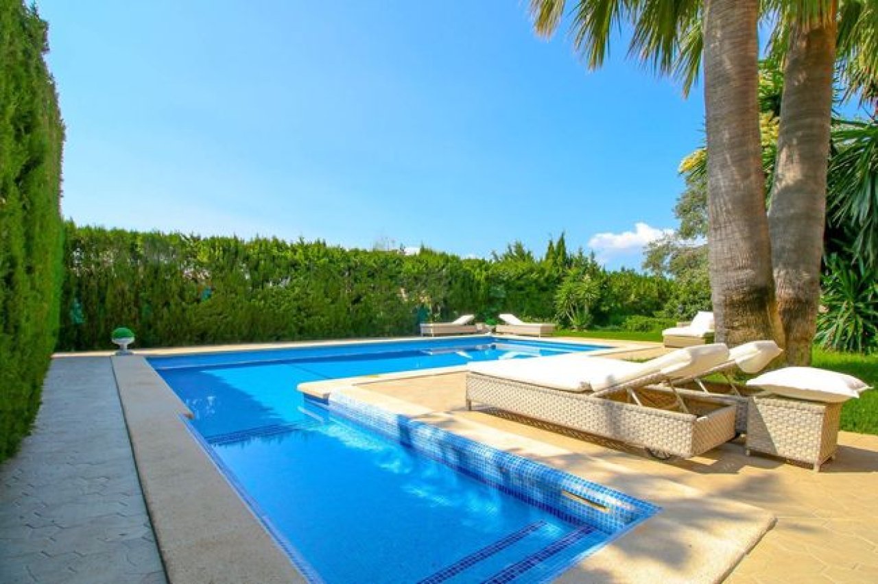 Herrliche Villa mit Pool