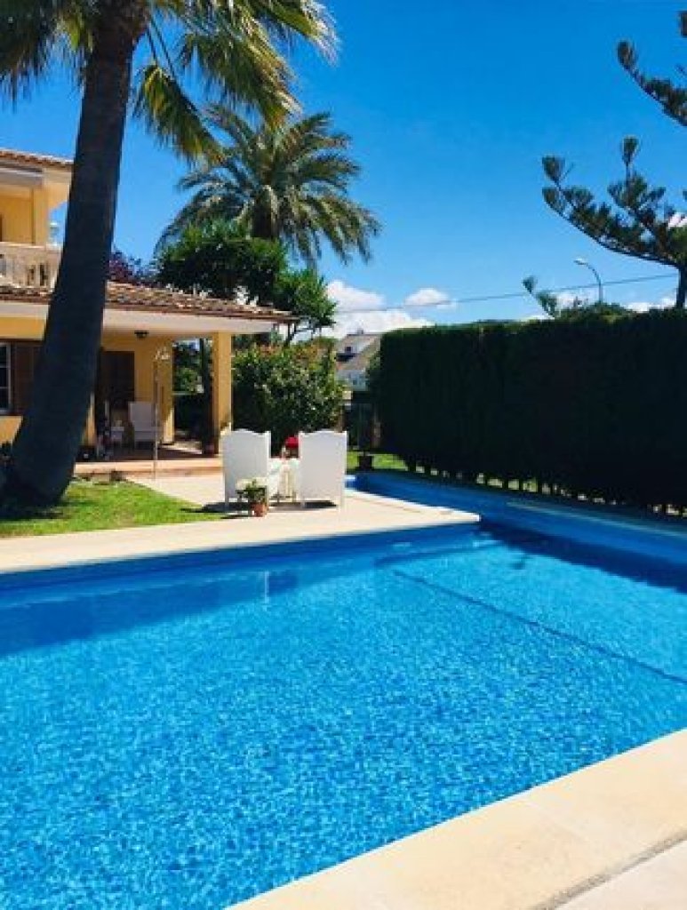 Herrliche Villa mit Pool