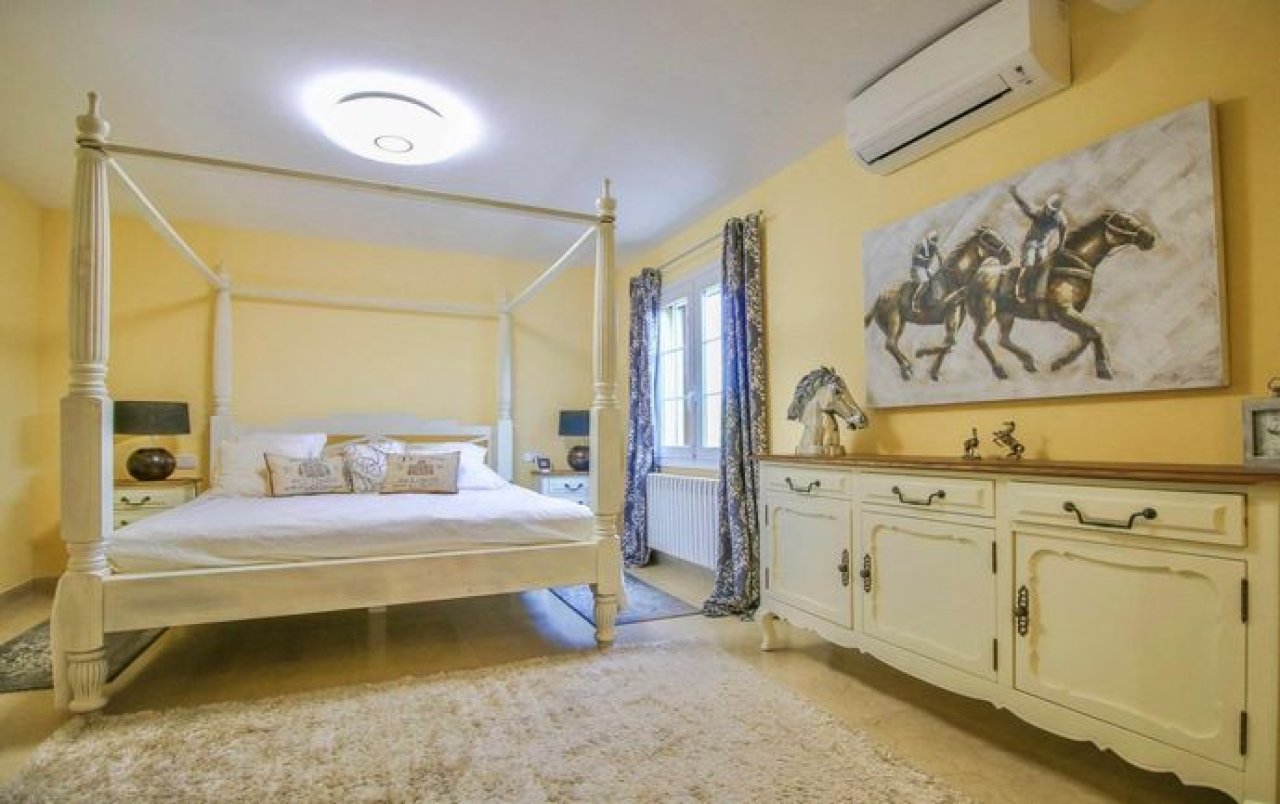 Herrliche Villa mit Pool