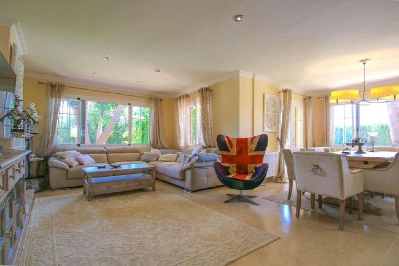 Herrliche Villa mit Pool