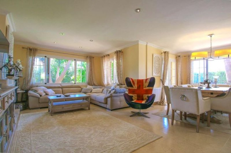 Herrliche Villa mit Pool