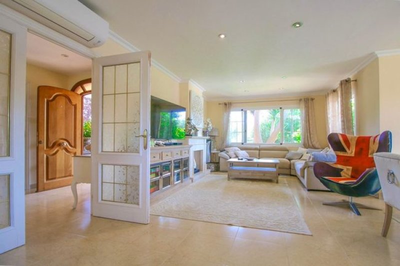 Herrliche Villa mit Pool