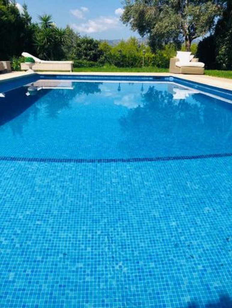 Herrliche Villa mit Pool