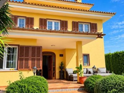 Herrliche Villa mit Pool
