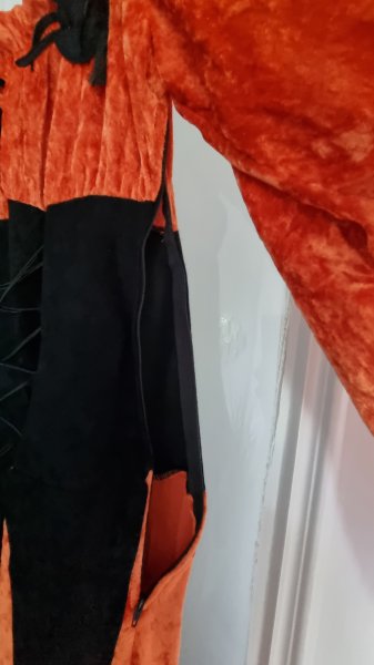 Hexen Outfit: Kleid, Hut & Netzhandschuhe