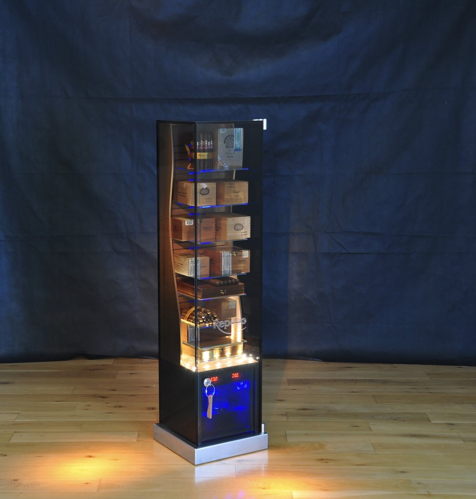 High End Humidor Glasschrank. Handmade in Germany