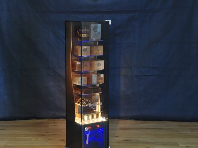 High End Humidor Glasschrank. Handmade in Germany
