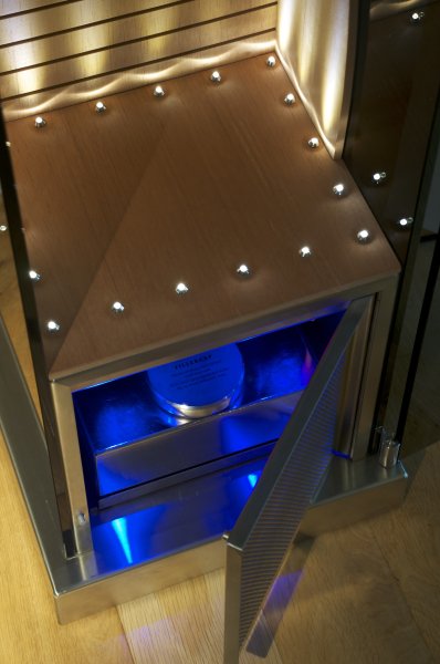 High End Humidor Glasschrank. Handmade in Germany