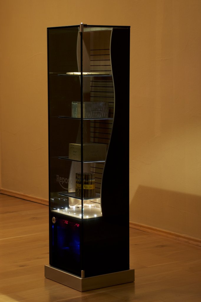 High End Humidor Glasschrank. Handmade in Germany