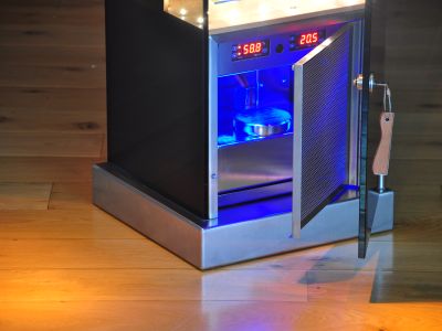 High End Humidor Glasschrank. Handmade in Germany