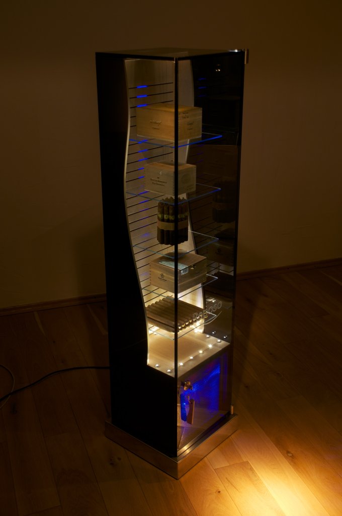 High End Humidor Glasschrank. Handmade in Germany