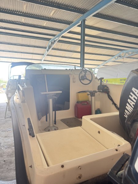Lancha Hille Coaster 530 Ubicación Mallorca Cabina