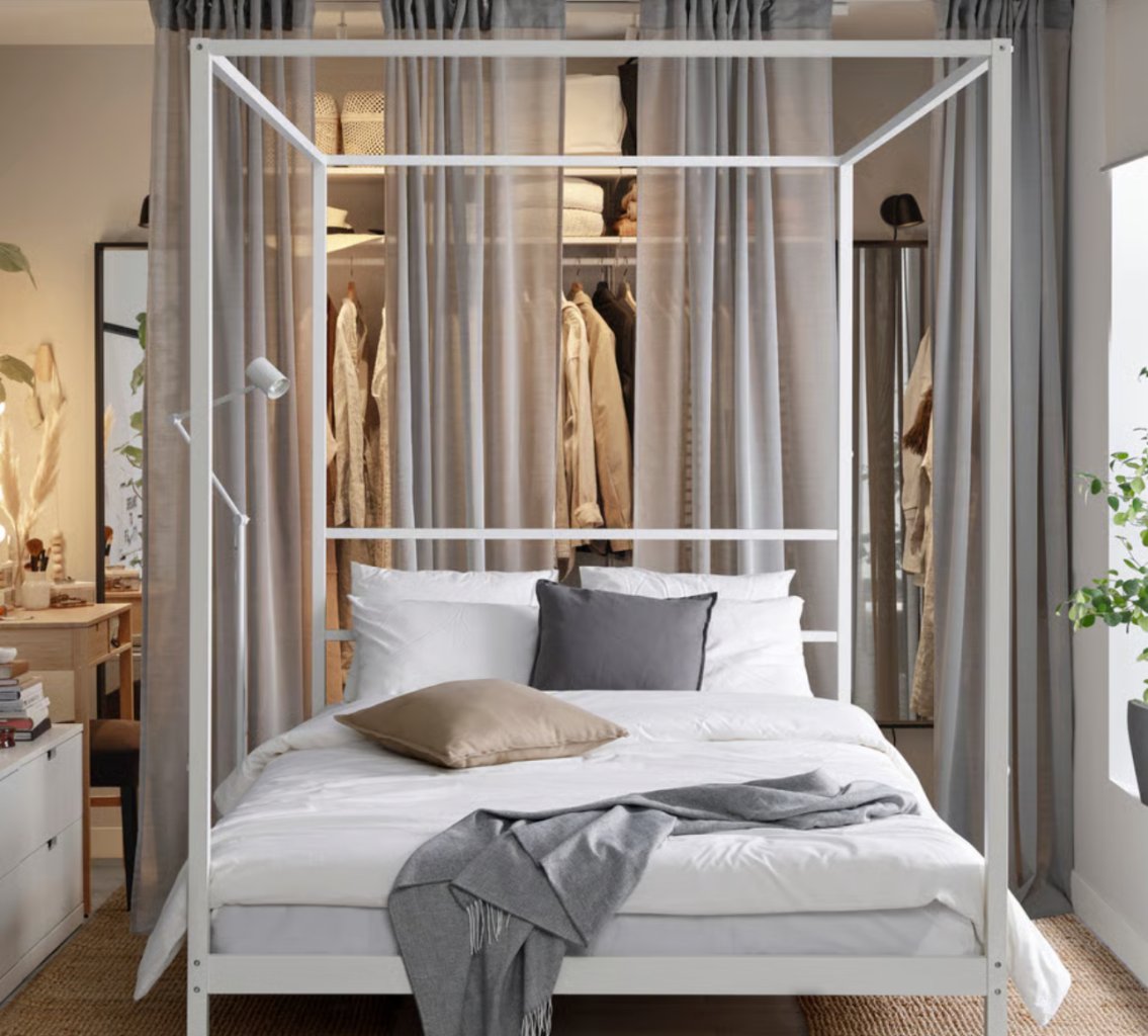 Himmelbett / Bett inkl Matratze und Lattenrost