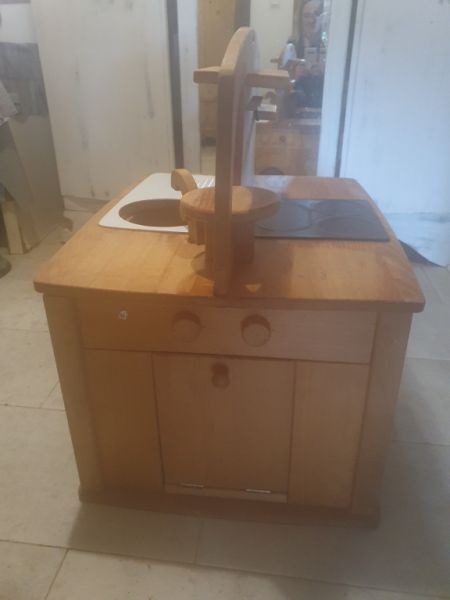 Hochwertige Kinderküche aus Massivholz (gebraucht)