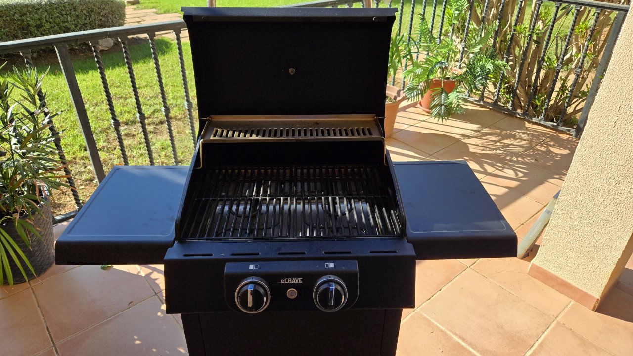 Hochwertiger Enders eCRAVE 2 Elektrogrill inkl. Wetterschutzhülle in Cala Millor