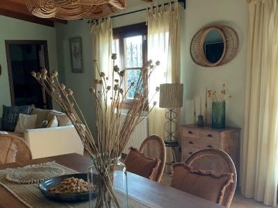 Hochwertiger Holztisch 200x100 + 5 Denzzo Korbstühle zu verkaufen TOP ZUSTAND