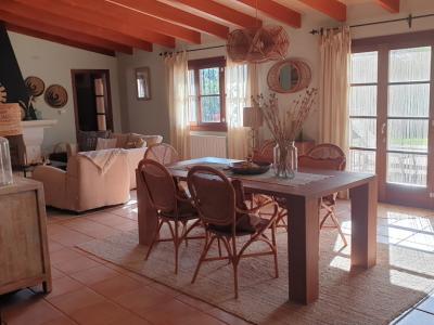 Hochwertiger Holztisch 200x100 + 5 Denzzo Korbstühle zu verkaufen TOP ZUSTAND